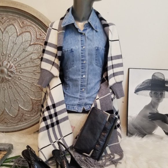 Coco & Carmen Shawl Shrug Sweater NWOT - Picture 4 of 4